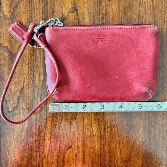COACH. Vintage red leather wristlet. - Picture 1 of 6